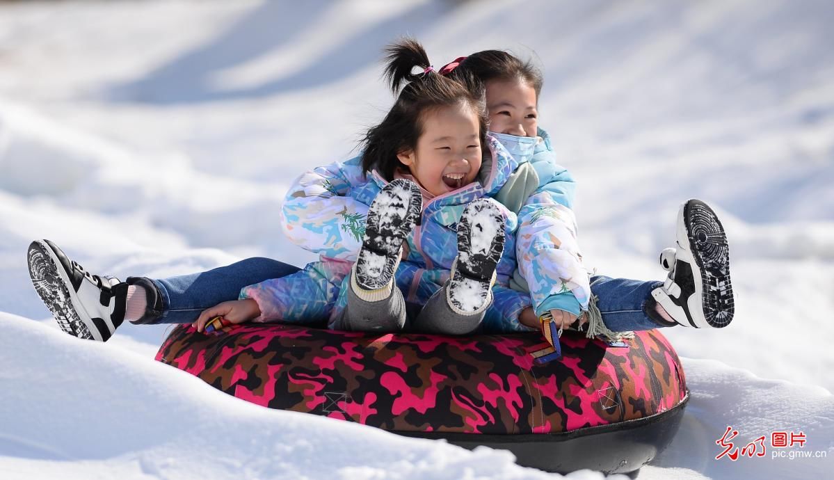 乐享冰雪运动 喜迎北京冬奥