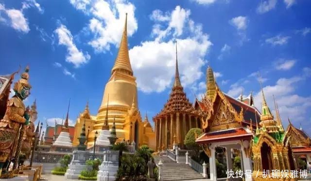 泰国|价值过亿的翡翠,用黄金装饰,泰国这玉雕震撼人心