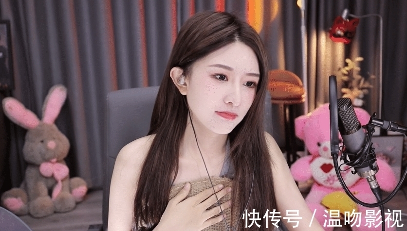 COS奧特曼被自己丑哭,林七七又穿上“麻袋”,一臉不情愿還過敏