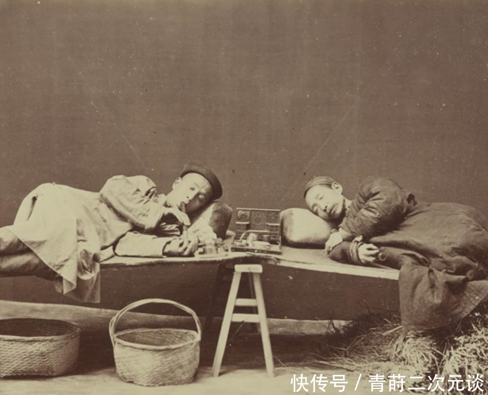 晚清|晚清老照片：五品大臣和诰命夫人，美丽忧郁的琵琶妓