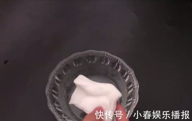 家里冰箱胶条发霉,别用水擦了!教你1招干净如新!