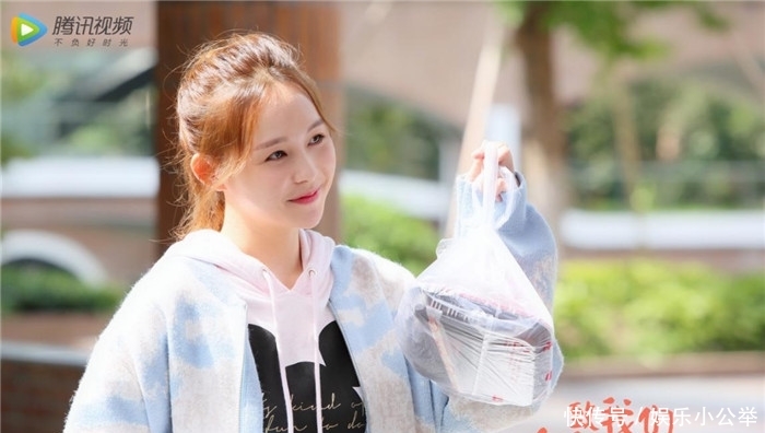 陈晶晶亮相《小时光》开播发布会 实力演绎朝气青春