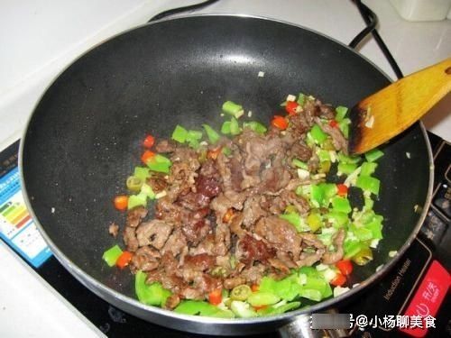  诀窍|退休老厨师：炒牛肉时，这3个“诀窍”你要懂，不然牛肉就白炒了