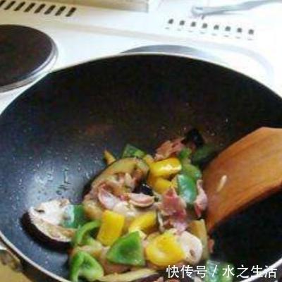 经常2个坏习惯炒菜的人,非常容易患上疾病,告诉家里做饭的