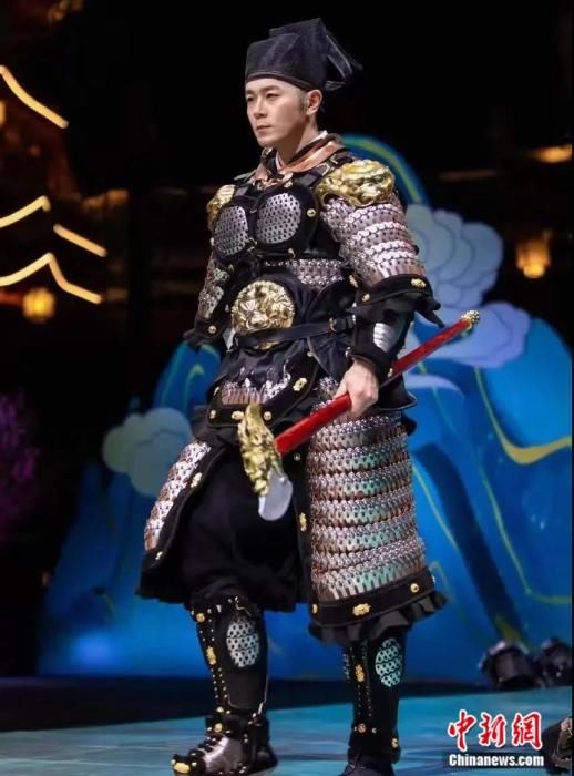 温陈华@真“头号玩家”！他十余年复原数千套古代铠甲