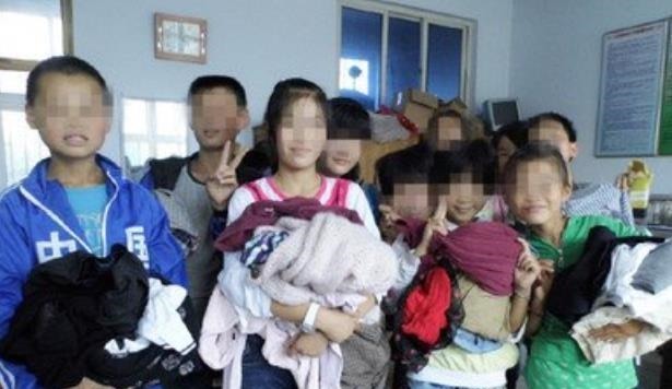 衣物|送给朋友宝宝的“二手”童装,隔日在垃圾桶中发现,网友:做得对