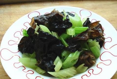 此物|黑木耳配上此物，子宮干凈了，氣色好了，女人不想滿臉皺紋可試試