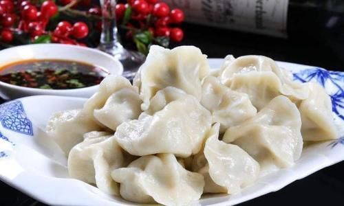 饺子|煮饺子时，千万不要水开就下锅，多加1步，饺子鲜香，口感好