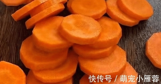 胡萝卜|天热我最喜欢做这个吃,低脂饱腹还营养,煮熟拌上料子就能吃,真香