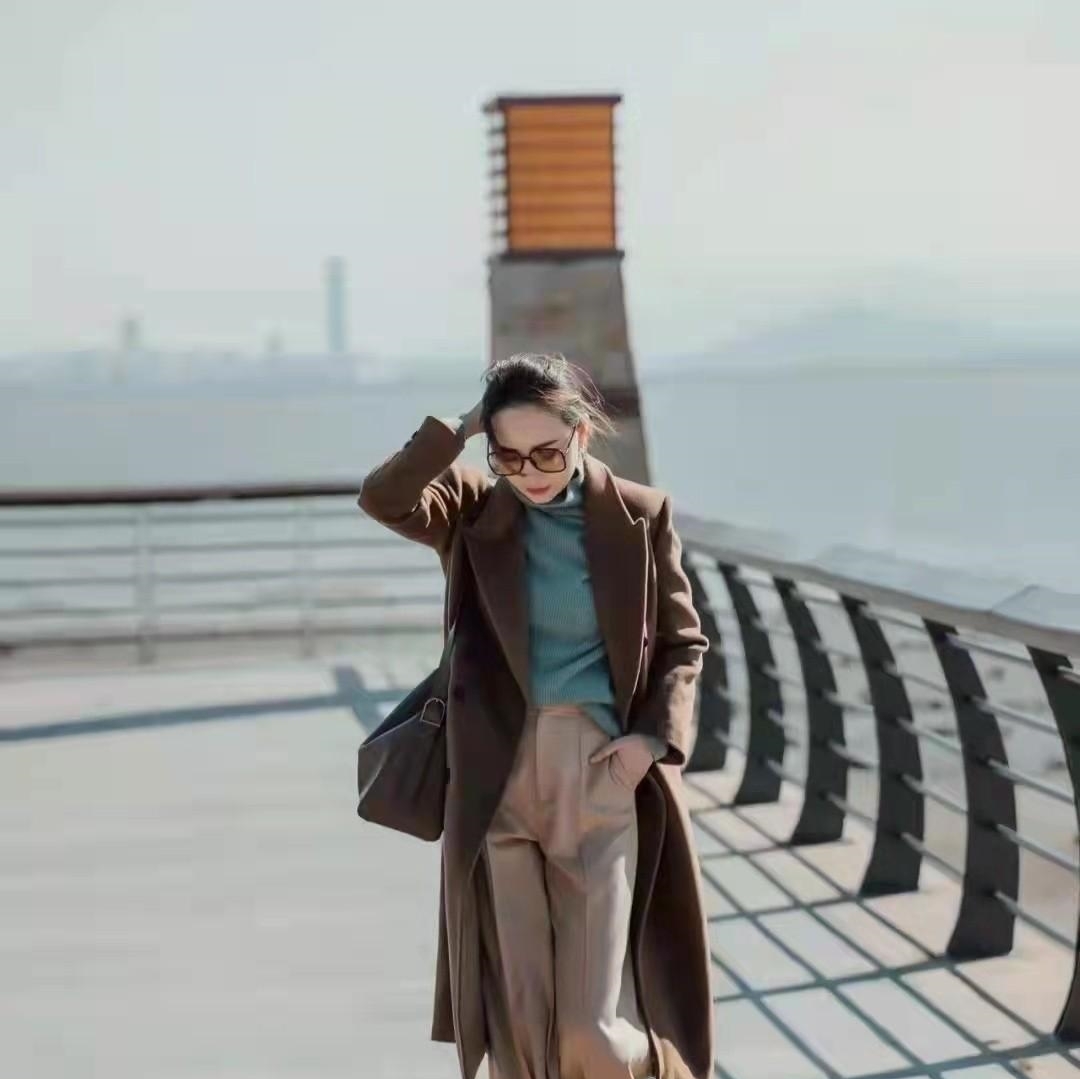 女人 真正有气质的女人,冬天穿大衣都爱这3款,时髦百搭又高级