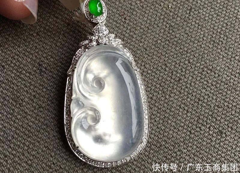 瑕疵|翡翠有瑕疵能买吗 ？看完就有答案！