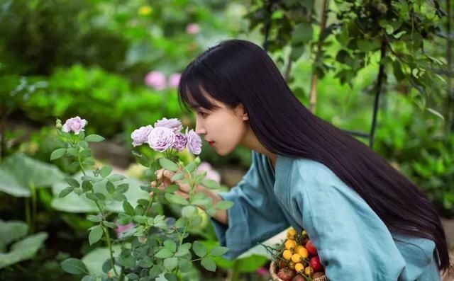 衣服|如果说李子柒的生活对我们不切实际，那她穿的衣服我们倒能学学