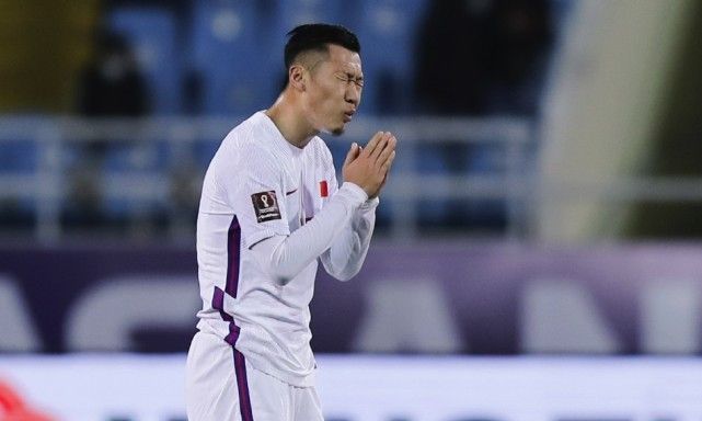 焦点战|国足众将谢场表情麻木!遭球迷怒骂“不要脸”,网友:留越南过年