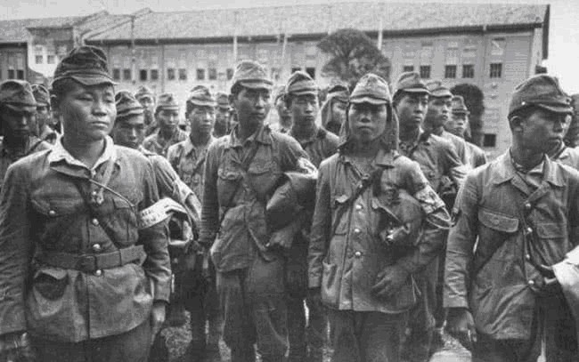 日军|天皇投降,600万日军遣送回国,妻儿的反应,让他们难以置信