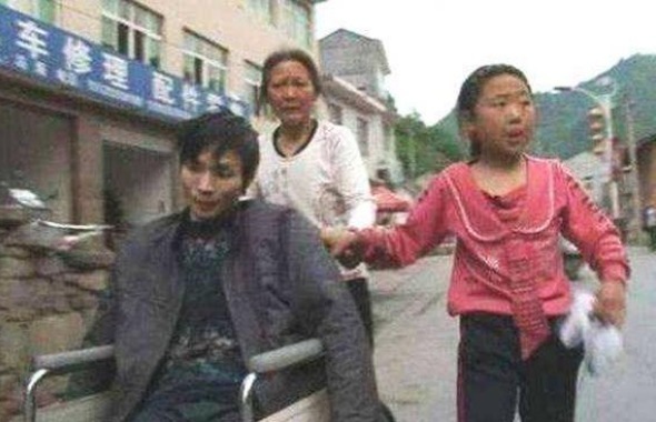 红了14年的《变形计》：本是一场富人的游戏，却毁了王红林一生