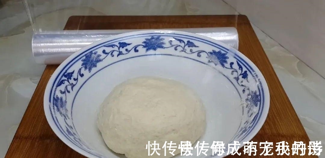 以后面粉就这样做,一次炸一锅,个个香酥掉渣,比油条麻花还好吃