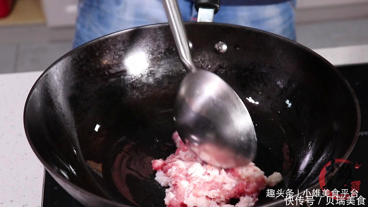 家常菜|烧茄子直接下锅炒是“大忌”难怪茄子费油!多一步,少油好吃