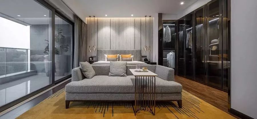 利用率|还在买衣柜现在流行“挖墙”装衣橱!