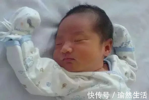 小宝宝|宝宝睡着后为什么会偷笑?新生儿有这几个小秘密,你都知道吗?