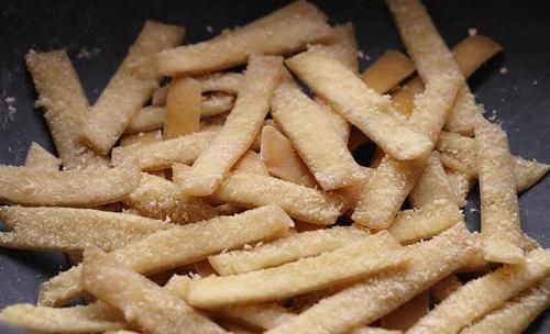 冬季|此水果的果皮是个宝，扔掉太可惜，放锅里炒一炒，冬季吃好处多