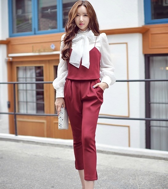 气质|美女一身红白套装,显气质又显身材!
