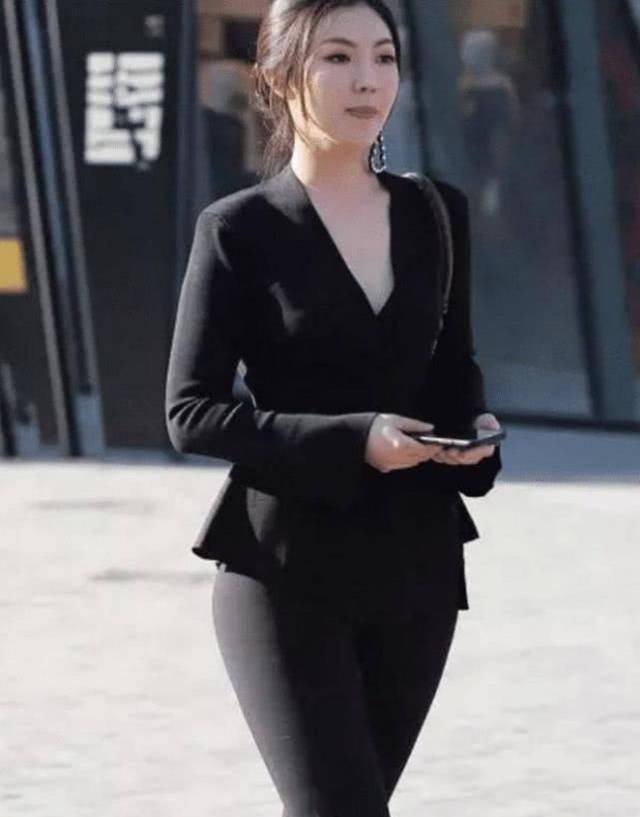 宠儿|爱上这位“辣妈多肉”,黑色职场勾勒迷人线条,网友微胖界宠儿