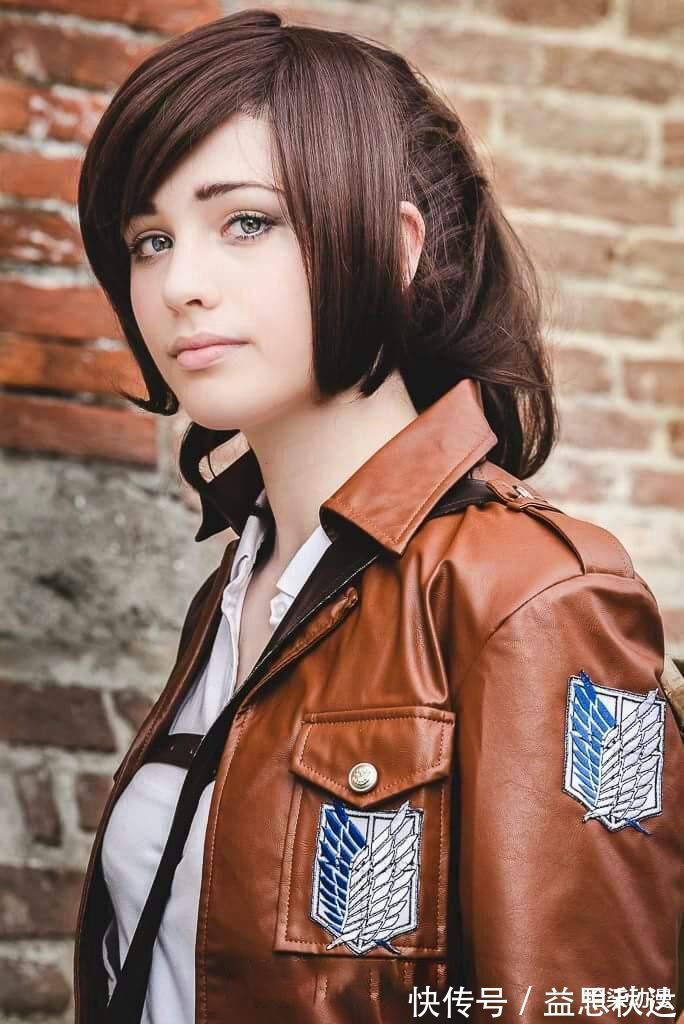 阿柒|进击的巨人COS:小哥神还原巨人模样!韩吉漂亮潇洒,风头盖过三笠