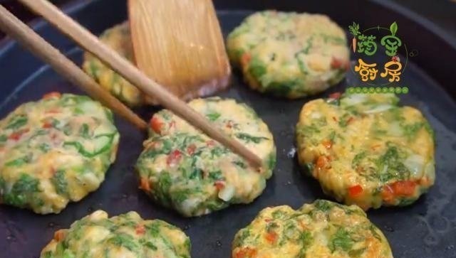 早餐饼这样做,青菜、粗粮加鸡肉,粗粮细做,营养健康,做法简单