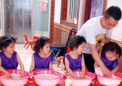 宝宝|“手忙脚乱奶爸”带四胞胎洗头发火了,上辈子怕是误入了女儿国?