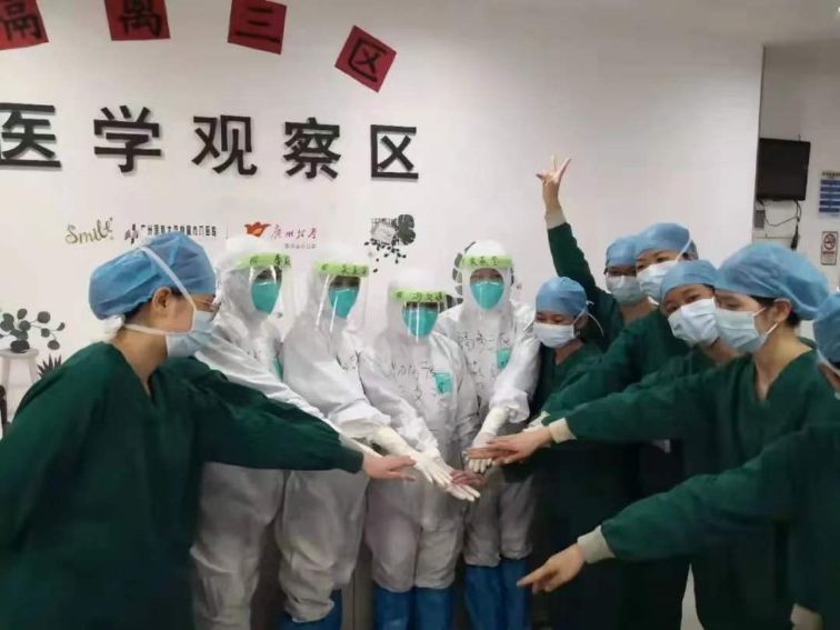 一个人的“考场”，一群人在“撑场” 广州2名新冠确诊考生是如何高考的？|揭秘 | 医护人员