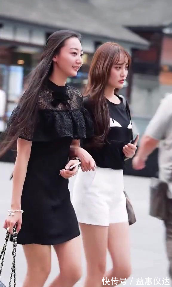 修饰处|街拍:穿搭简约的小姐姐,身材好气质佳,真养眼