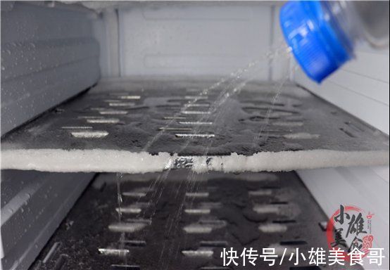 冰箱|冰箱结冰太厚不要铲！只需一个空瓶就搞定，3分钟冰块哗哗往下掉