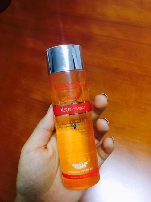 现在小姑娘的钱真的很好骗吗？这三款网红爽肤水，难用真不值