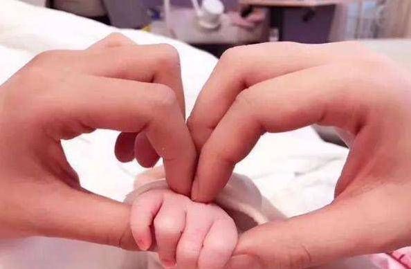 亲子关系|孩子聪明不聪明,看看小手就知道,你家宝宝的小手是这样的吗