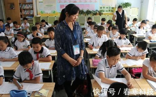 练字|小学生“草稿纸”走红,考试被当成“试卷”上交,网友:完全相反