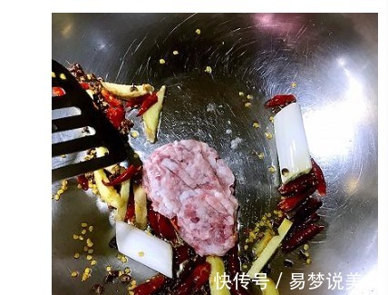麻婆双色豆腐独家秘方你可记好了,看着就有食欲!