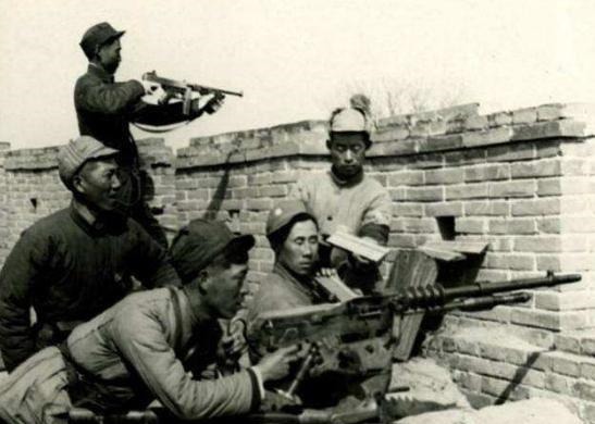 军官|日伪军官不骑大洋马,和士兵一起徒步爬山全是八路这一战术所逼