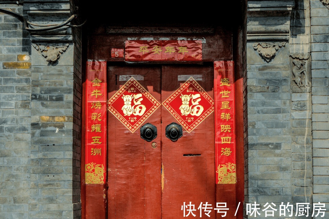 腊月二十四扫尘日,老辈讲究“三不留,三不动”,迎春接福保安康