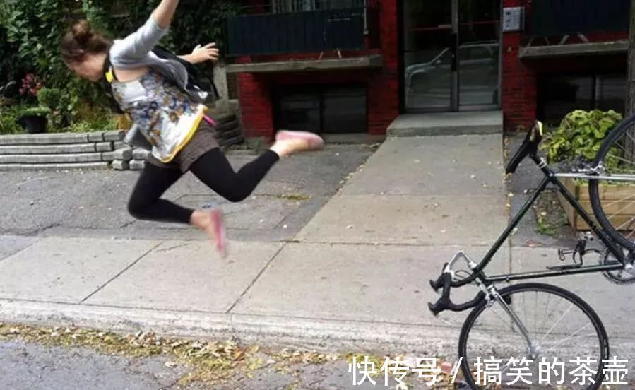 |幽默笑话18则:“大哥你这么有钱,喝酸奶还舔盖?”土豪霸气回答