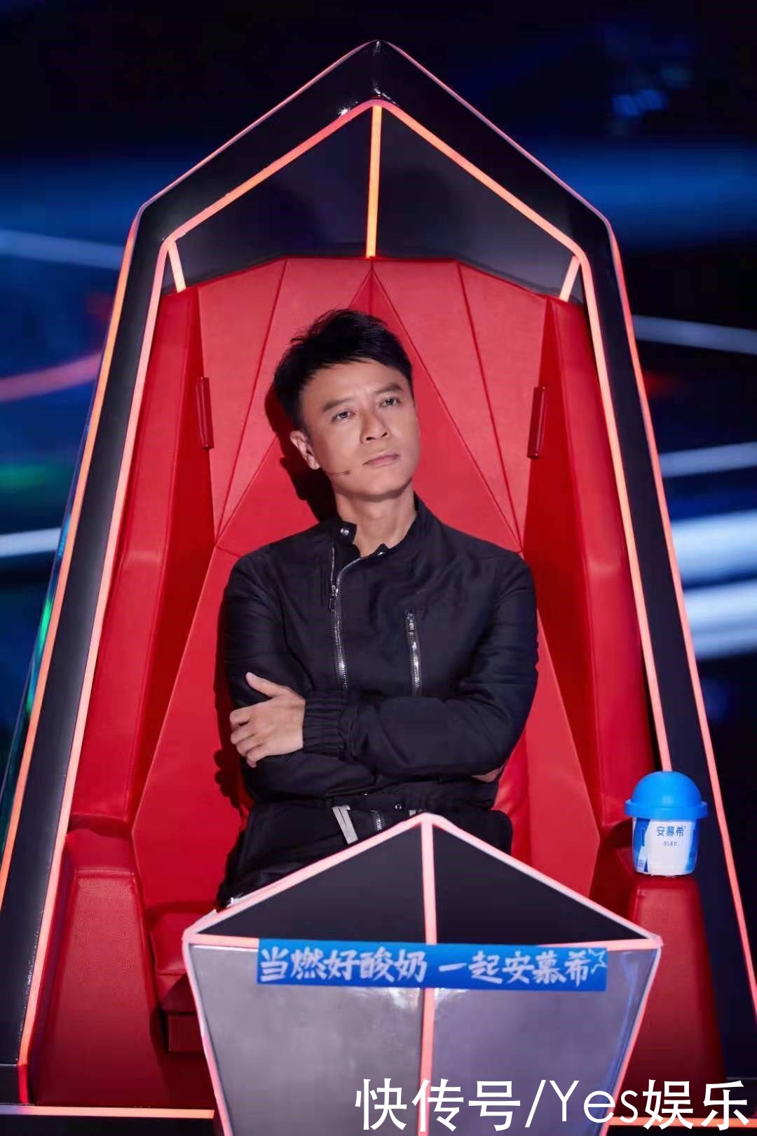 学员|《中国好声音》“抢人大战”战火升级，萌新导师李克勤收获颇丰