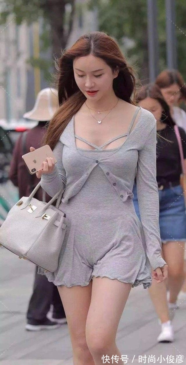紧身|灰色紧身连衣裙,时尚美女穿上,有一种小家碧玉的感觉!