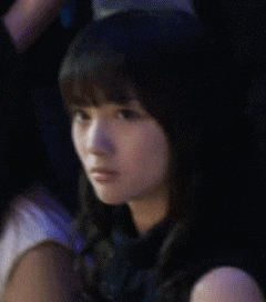 |搞笑GIF:走路不要玩手机 否则后果很严重