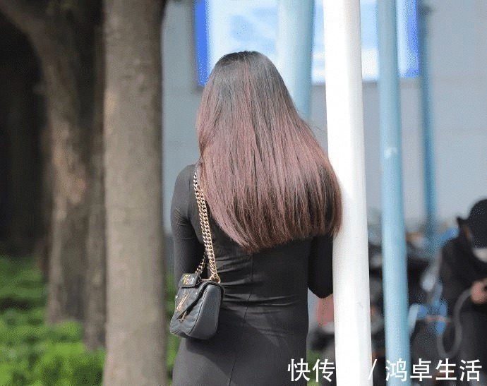 天气|街拍这种天气狂风太大了吧,建议换紧身裤穿更合适吧