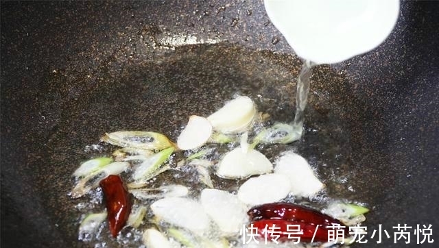 关键|炒土豆丝，放醋时机是关键，10人有9人放错，难怪粘锅还不脆