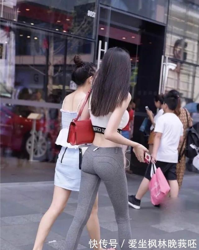 穿搭 自然随性的打底裤穿搭更显大气时尚感,百搭耐看又大方,略显低调!