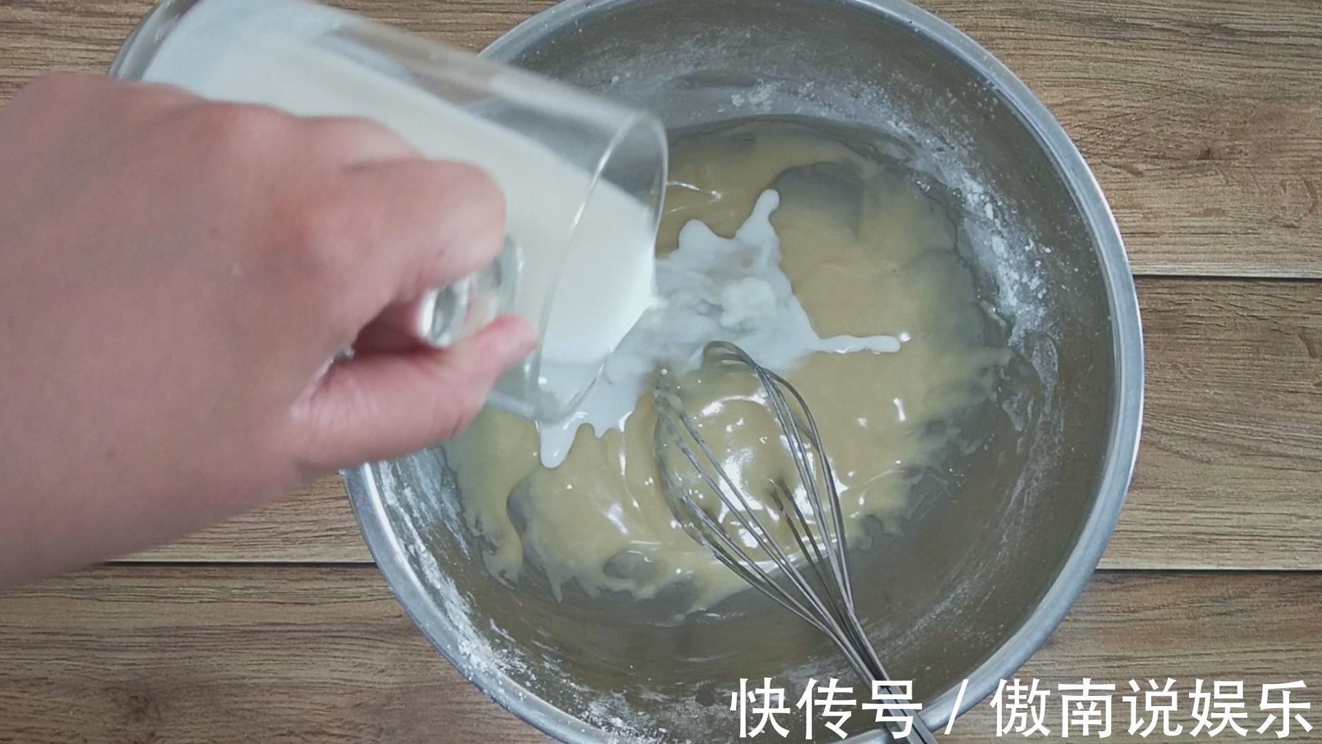 教你电饭锅做蛋糕，一搅一拌，柔软香甜，不塌不缩，一个都不够吃