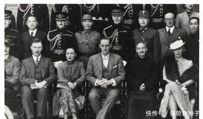 没好气|抗战时,蒋介石和美国人好,为何对英国人没好气色?因为她!
