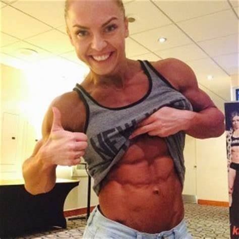 尼娜|“健美女王”自称体脂只有3%如今27岁的她,看起来比60岁还老