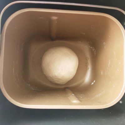 面团|#安佳马苏里拉芝士挑战赛#牛肉起司面包卷