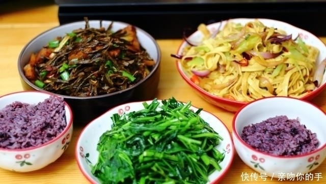 家常菜|一家三口的晚餐，都是家常菜，一顿成本不到30元，吃得特舒心